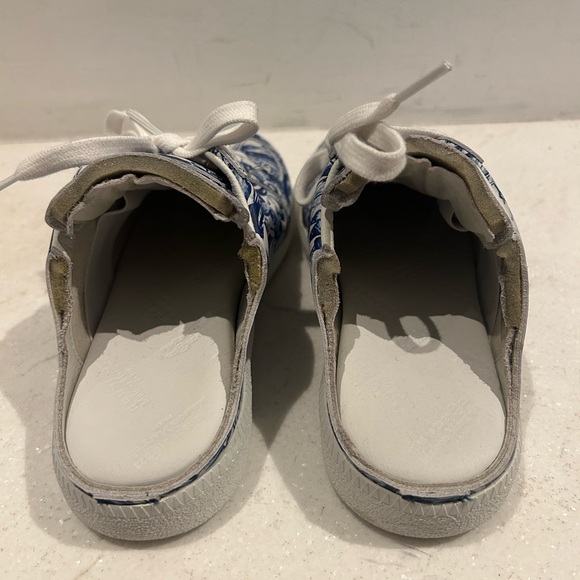 So cool new in box Martin Margiela blue and white leather print slides. Size 38 - Picture 6 of 12